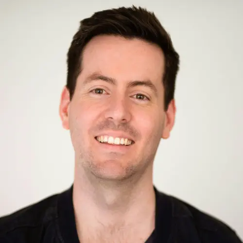 Porträtt av arbetsledare i mörk tröja