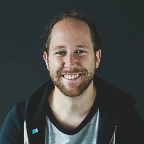 Porträtt av hantverkare i arbetsmiljö